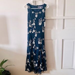 Luxe by Carmen Marc Valvo Lacy Floral Dress (Navy/Silver)